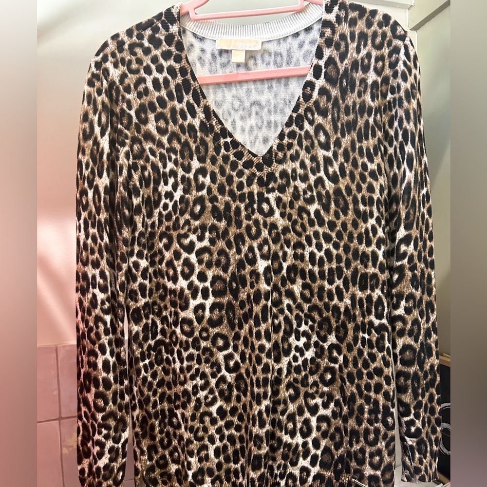 Micheal Kors | light weight sweater| size Medium